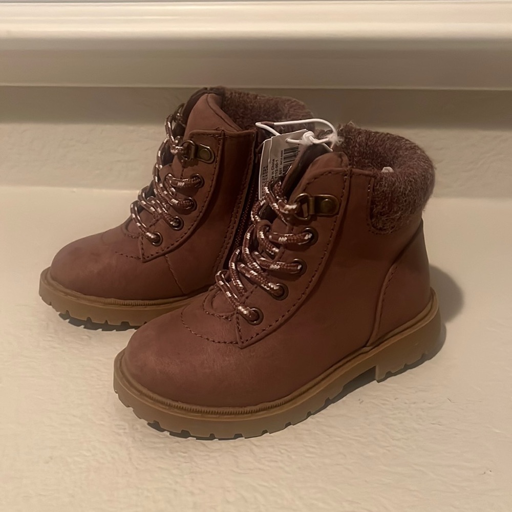 Old Navy Lavendar suede boots. NWT toddler 7